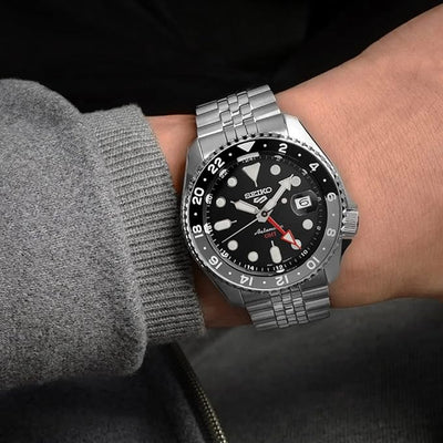 Seiko 5 Sports herreur automatisk GMT stål/sort SSK001K1